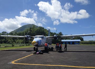 indonesia/banda-islands/nightclub/banda-naira-airport