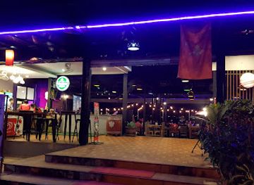 laos/thakhek/nightclub/sunset-restaurant