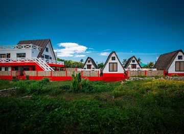 philippines/ilocos-norte/pagudpud/nightclub/triangle-huts-resort-restaurant-bar