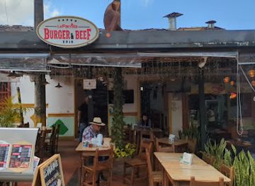 colombia/guatape/nightclub/restaunte-la-parilla