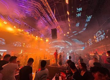 dr.oscar night club laos