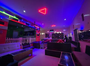 Hideout lounge