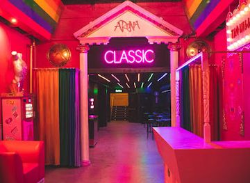 spain/barcelona/eixample/nightclub/aire-chicas