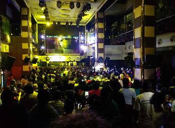 uganda/murchison-falls-national-park/nightclub/club-ambiance-kampala