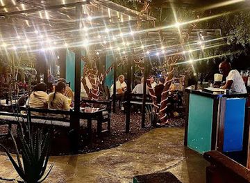 ecuador/puerto-ayora/nightclub/darwin-s-lounge