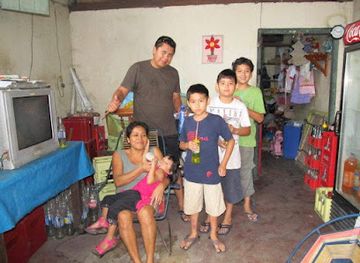 peru/loreto/nightclub/la-esquina-de-la-felicidad-familia-jarama-iquitos-peru