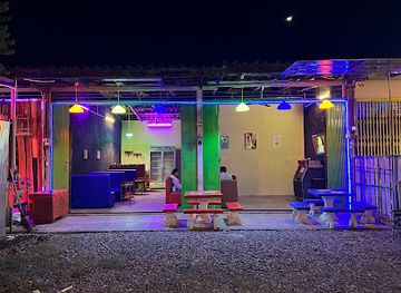 thailand/rayong/klaeng/nightclub/pleen-pleng-karaoke