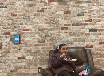 west-virginia/fairmont/nightclub/lil-vegas