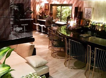 japan/yufuin/nightclub/cafe-et-bar-bartholdi