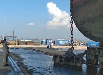 vietnam/ha-long-bay/nightclub/du-hi-o-mot-noi-khong-bat-mi