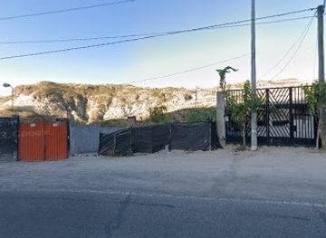 peru/ayacucho/nightclub/club-scarlet-vina-chikita