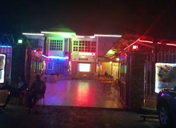 Octapuz lounge and night club