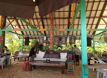 panama/bocas-del-toro/nightclub/bom-bom-beach-bar-at-island-plantation