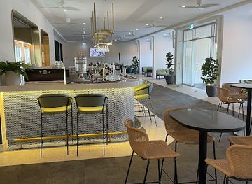 australia/great-barrier-reef/nightclub/reef-view-lounge