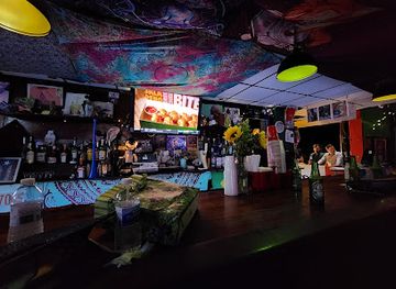 101 East Bar & Lounge