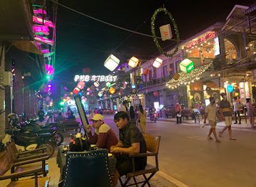 cambodia/siem-reap/wat-bo-road/nightclub/hanuman-king-restaurant-lounge