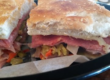 alabama/dauphin-island/nightclub/fins-bar