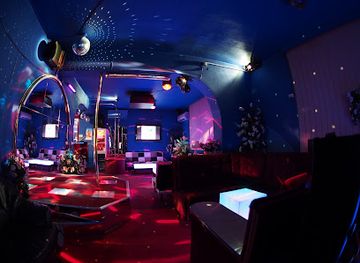 czechia/beskids/nightclub/nightclub-hollywood