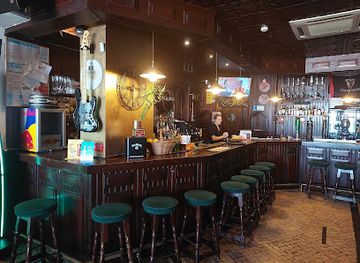 portugal/nazare/nightclub/irish-pub