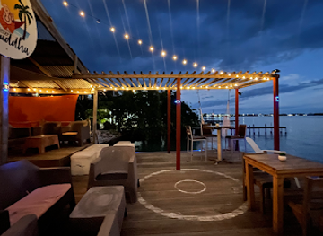 honduras/utila/nightclub/mister-buddha