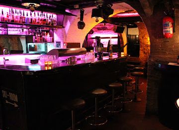 Broken Bar - the club