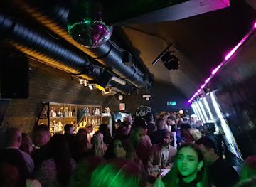 united-kingdom/windsor/nightclub/fuzzy-bear-cocktails-comedy