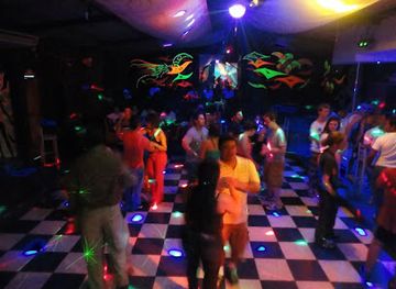 ecuador/galapagos-islands/nightclub/the-island-discoteca