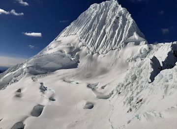 peru/alpamayo-circuit/nightclub/alpamayo