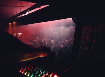 KHIDI CLUB 中 კლუბი ხიდი