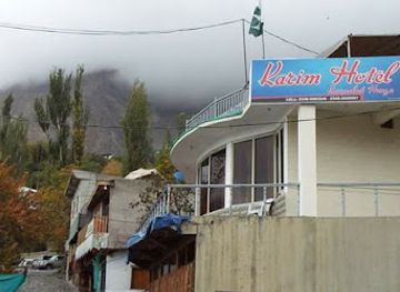 pakistan/karimabad/nightclub/karim-hotel-hunza