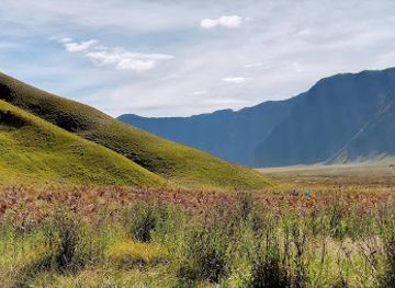 indonesia/mount-bromo/nightclub/teletubbies-hill-bromo