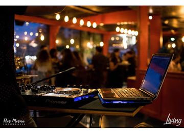 Living Club & Bar