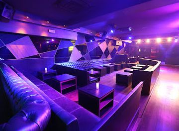 france/paris/champs-elysees/nightclub/hobo