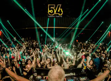 54 Dreamy Nights