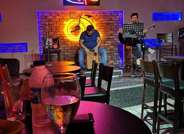 turkiye/trabzon/akcaabat/nightclub/sahne-bar