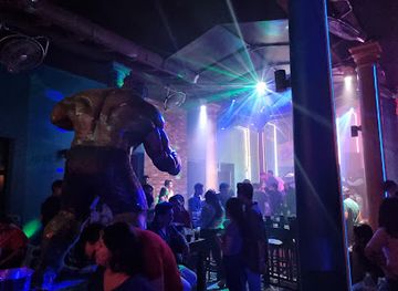 bolivia/amboro-national-park/nightclub/comic-pub