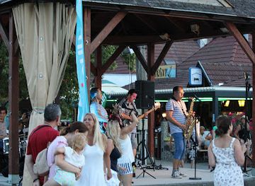 hungary/lake-balaton/nightclub/music-pavilion-zamardi