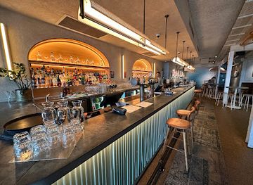 australia/sydney/bondi-beach/nightclub/salty-s-bondi