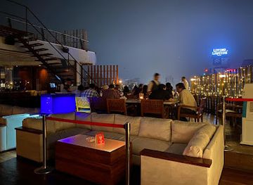 india/mumbai/bandra/nightclub/escobar