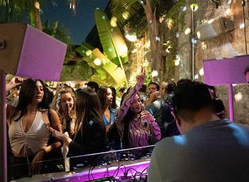 mexico/guadalajara/zona-minerva/nightclub/jamaica-go-go