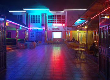 Octapuz lounge and night club