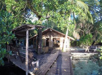 solomon-islands/uepi-island/nightclub/uepi