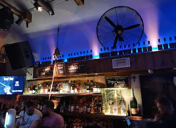 2 Brothers Bar Santorini
