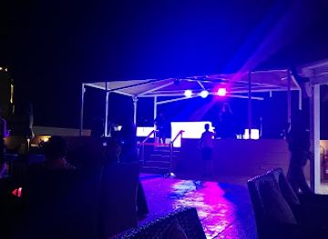 Beach Pool Club Bar نادي بركة الشاطيء
