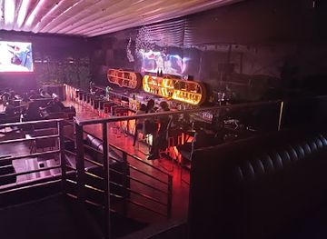 nigeria/gashaka-gumti-national-park/nightclub/hustle-and-bustle