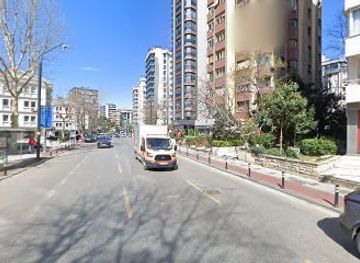 turkiye/istanbul/kadikoy/nightclub/white-and-black