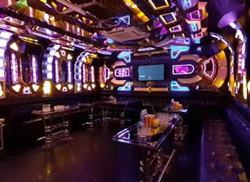 vietnam/cat-ba-island/nightclub/karaoke-louis