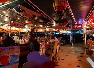 sint-maarten/maho-beach/nightclub/driftwood-boat-bar