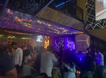 The wave club & lounge