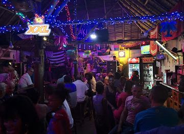 madagascar/sava/nightclub/le-taxi-be